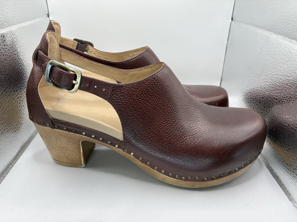 Dansko 40 Burgundy Leather Clogs Ankle Strap Block Heel Studded Wood Look 9.5